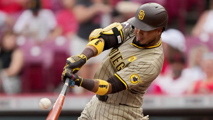 Luis Arraez batting